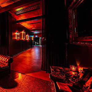 Backstage-Tour im Dominastudio