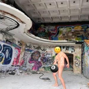 Naked-Posing