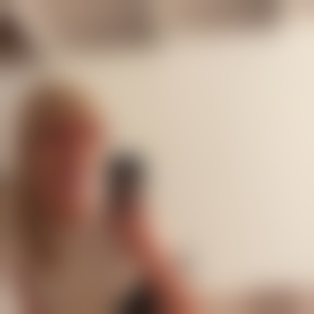 Amy_Engel
