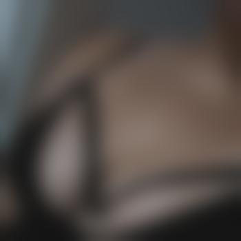 Submissive_showpiece