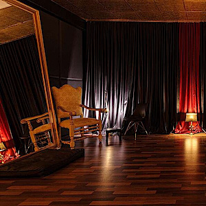 Backstage-Tour im Dominastudio