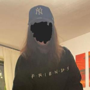 Shybrunette