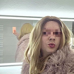 Sissy_Jennifer_